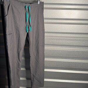 Figs Yola Skinny scrub pants size small in graphite